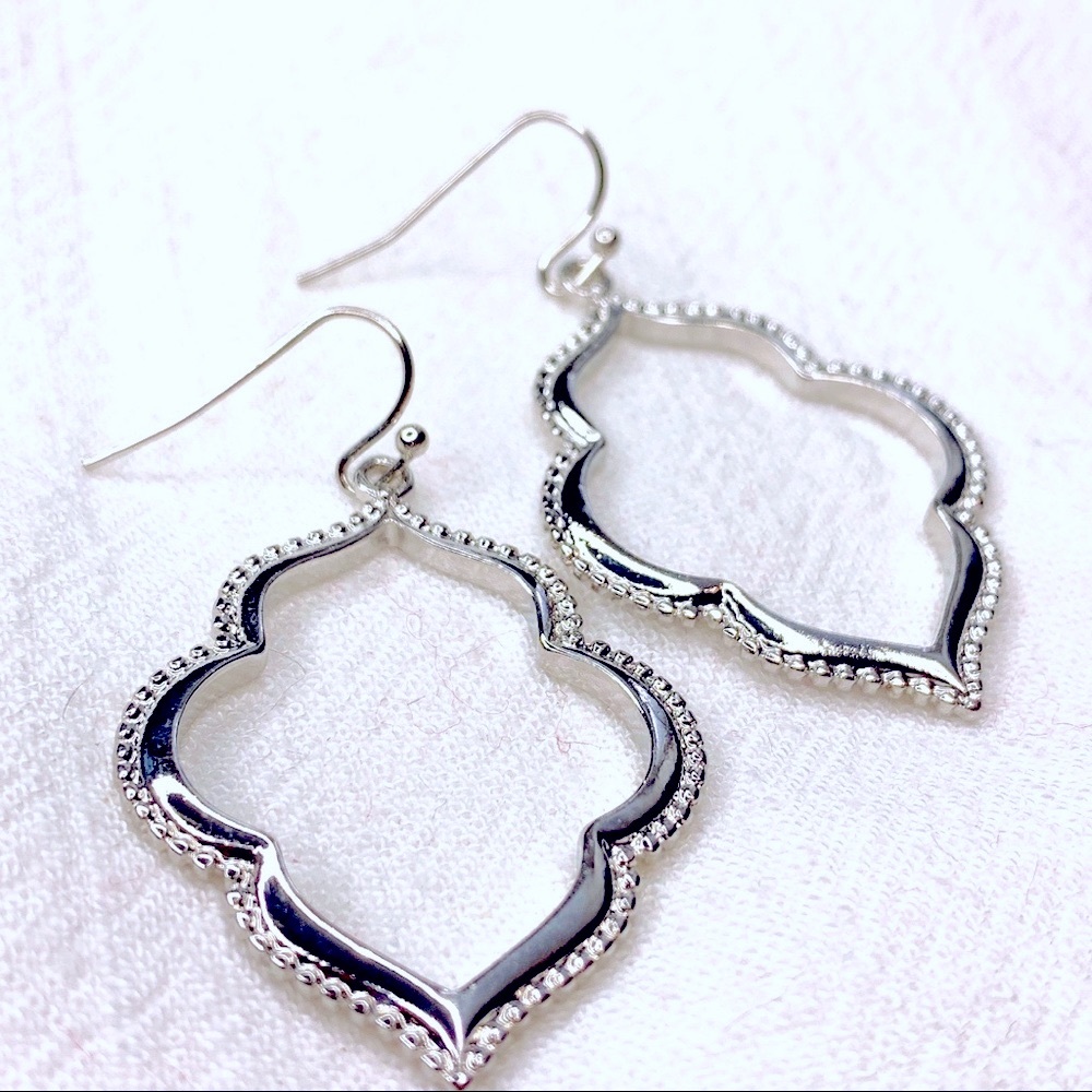 ❣️$25/3❣️ Sliver Plated Cloud Dangle Earrings - Picture 5 of 8